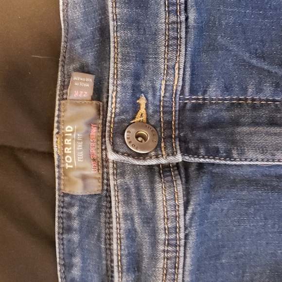 Torrid Luxe Super Skinny 22R - Picture 2 of 4